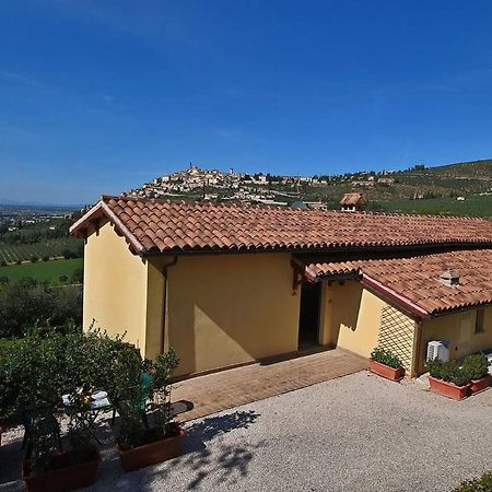 Agriturismo Fiordaliso Треви Экстерьер фото
