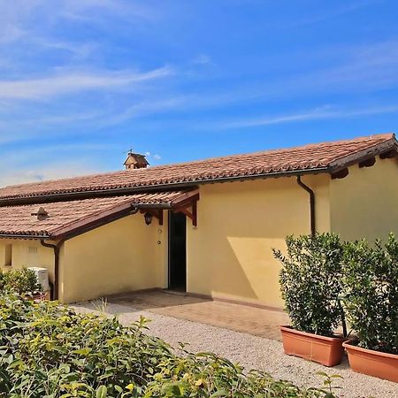 Agriturismo Fiordaliso Треви Экстерьер фото