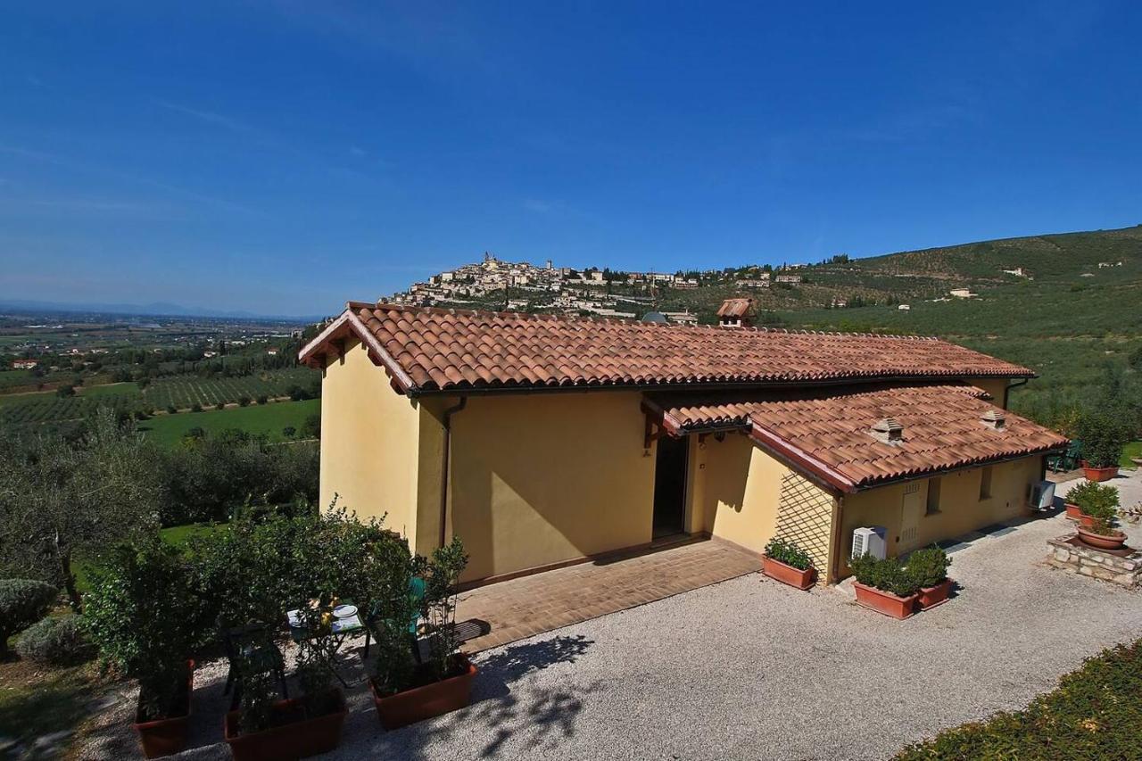 Agriturismo Fiordaliso Треви Экстерьер фото